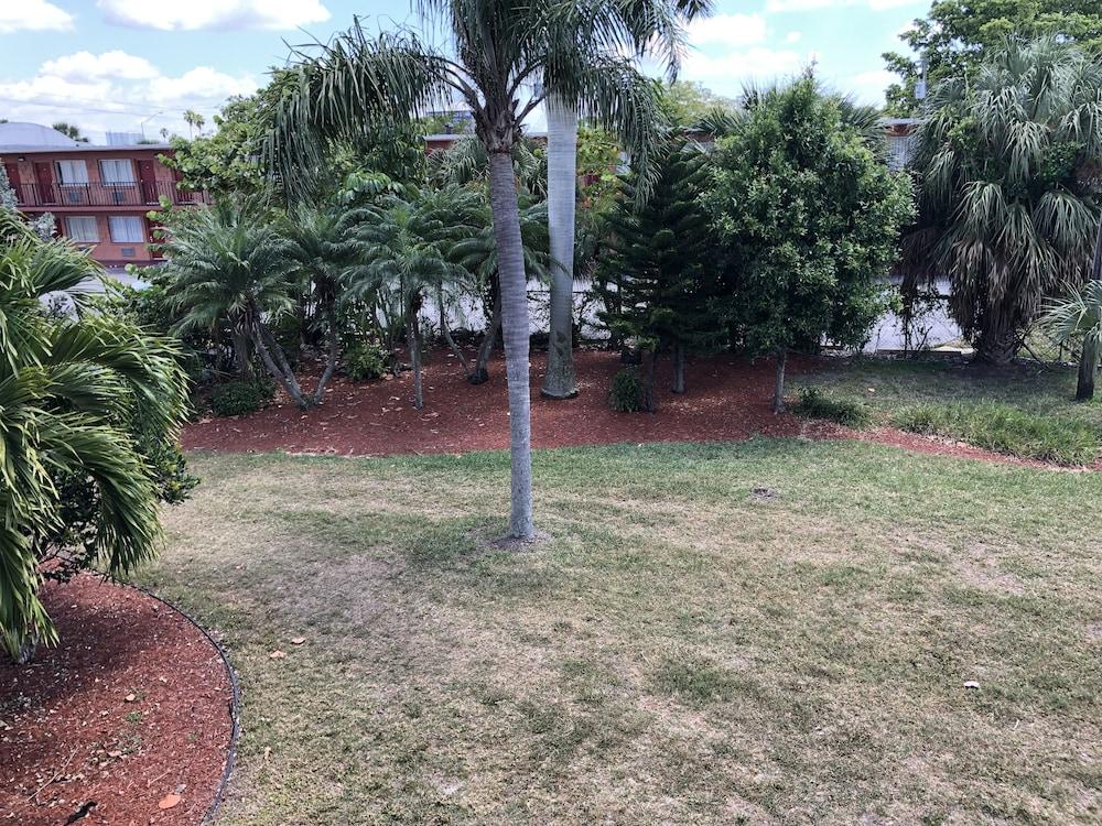 Travelodge By Wyndham Fort Myers North North Fort Myers Exteriör bild